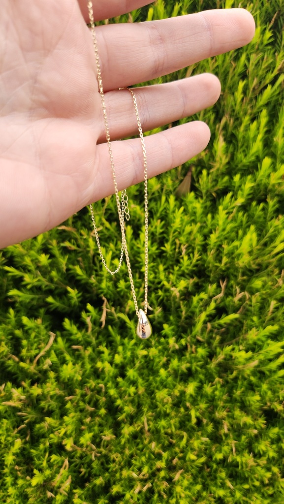 9Y SMALL TEARDROP SLIDING PENDANT ON CHAIN