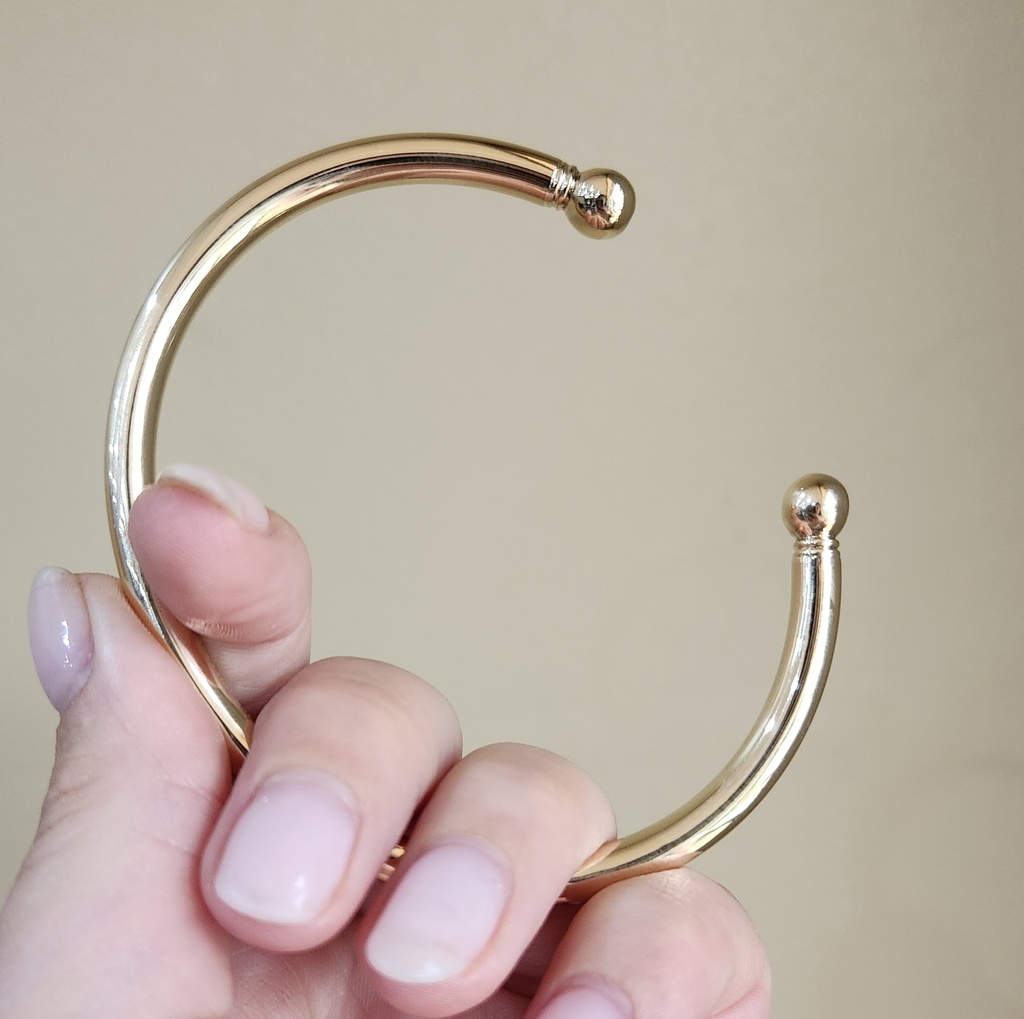 9CT SILVER FILLED GOLF 5MM BANGLE W/ SURF BALL ENDS