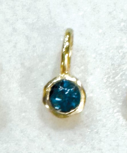 9Y MINI LNDN BL TOPAZ CHARM