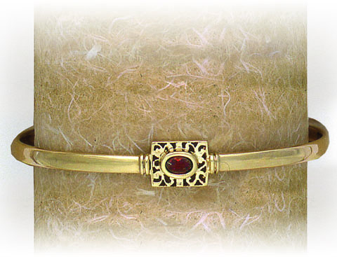 SOLID BANGLE FILIGREE SQUARE STONE SET