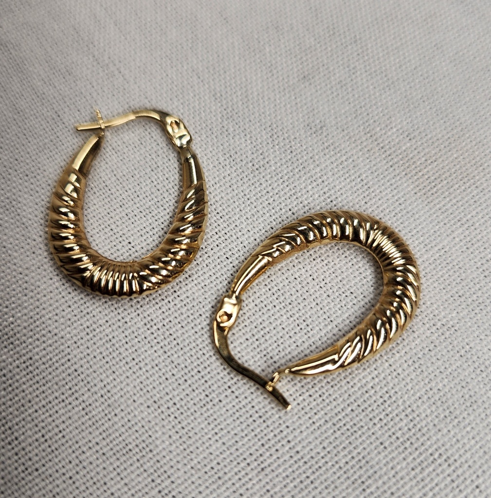 9Y STRIPED OVAL CRESCENT HOOP - XX0127