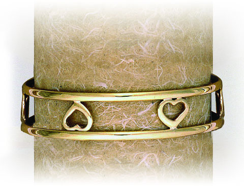 SOLID BANGLES WITH ALTERNATING HEART FEATURES AROUND