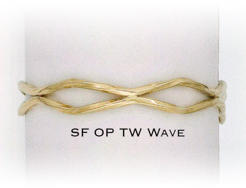 SOLID OPEN OPPOSITE TWIST WAVE BANGLE